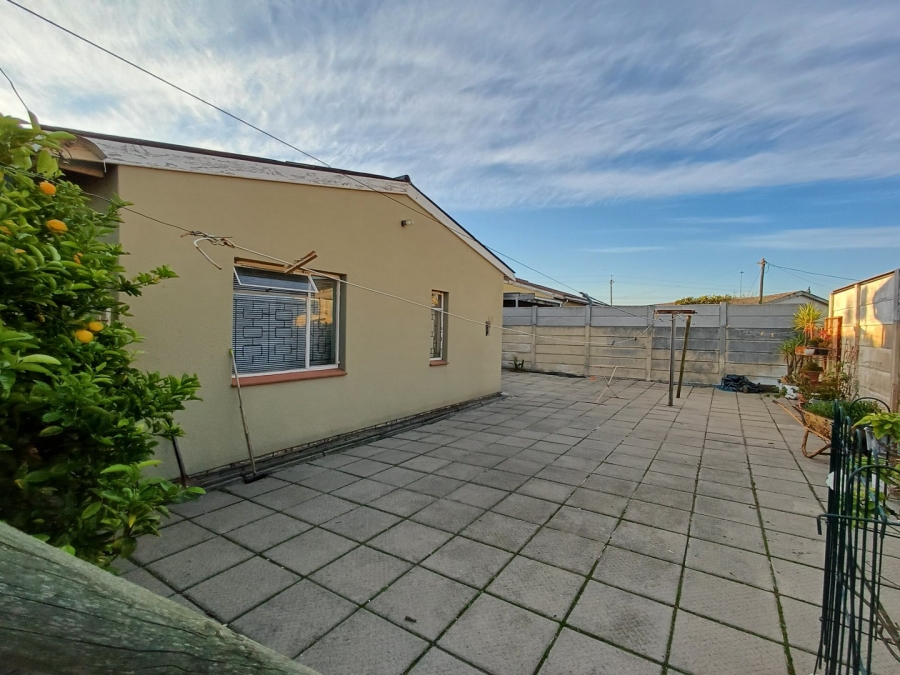 3 Bedroom Property for Sale in Bishop Lavis Western Cape